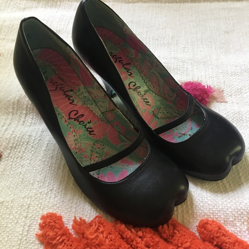 ❗️RARE❗️Irregular Choice black pumps